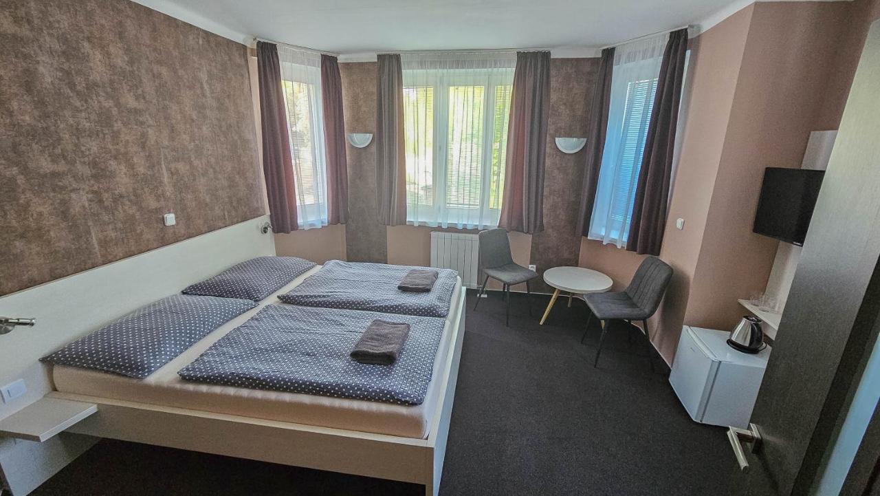 Almond Hotel Teplice Eksteriør billede